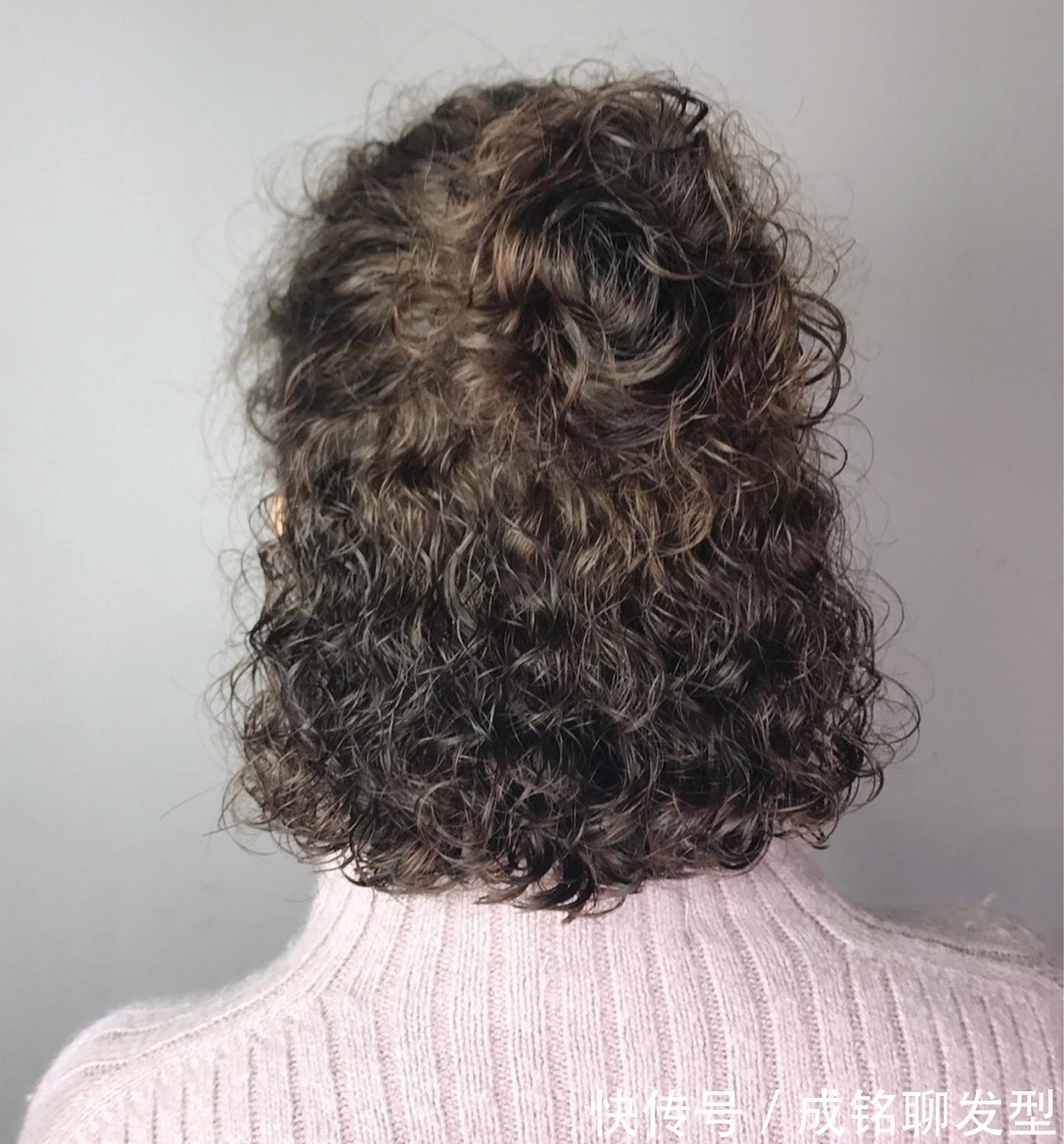 洋气|适合五六十岁女人的抱团卷,时髦洋气又显发量,好打理又显年轻