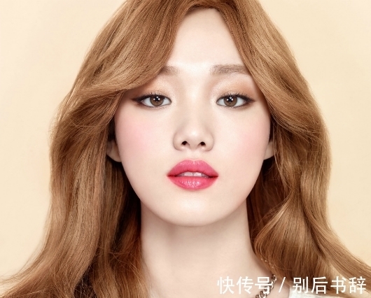 女人|女人化妆时学会这些技巧,轻松持妆一整天!