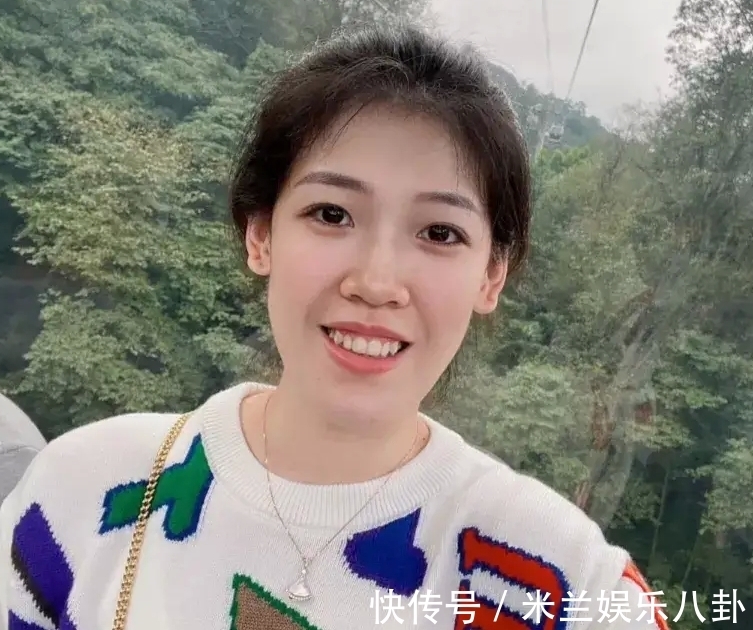 主要人物|玩嗨！李盈莹在成都和妈妈同游，母亲年轻气质佳，两人同框像姐妹