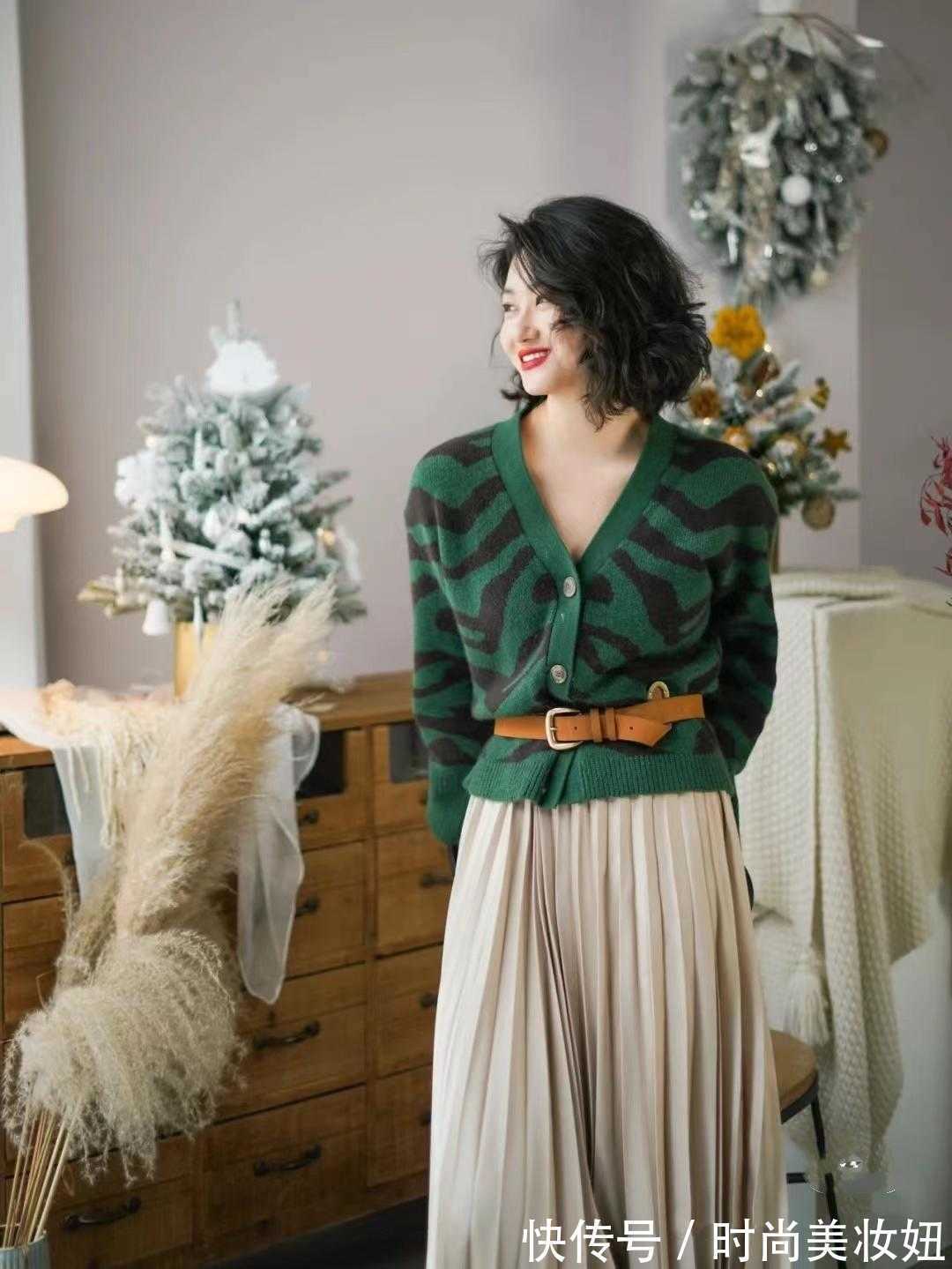 驼色 超显气质的“撞色”穿搭,每一套都很复古优雅,适合40岁女人