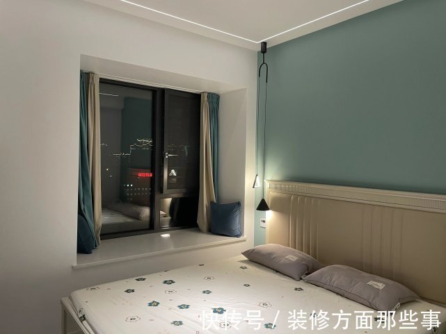 灯光|104平四口之家,客厅激光投影太过瘾,整柜的手办太壮观