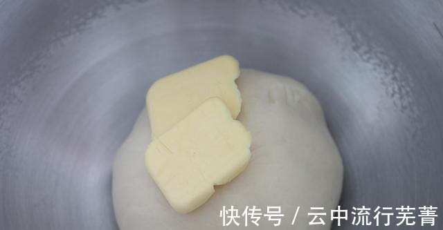 原来雪芙面包那么好吃，外酥内软，做法也很简单，在家就能自制！