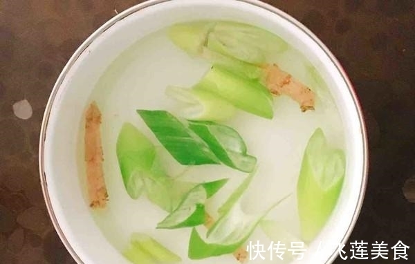 从冰箱里拿出来的冻肉，不要用水泡，教你1招，吃起来像鲜肉一样