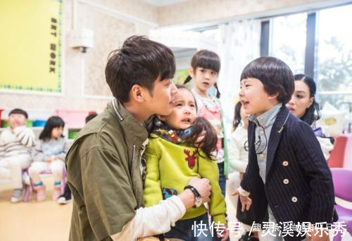 分离焦虑症|宝宝扯断幼儿园老师“金项链”,妈妈的处理方法被称赞:情商真高