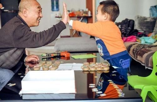 外公|“总来蹭饭羞不羞?”外公一句玩笑话,宝宝的回答却让老人的心寒