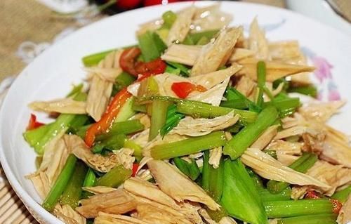 好身体全靠吃，吃以下食物，缓皱纹生长，肌肤更水嫩，人也更年轻