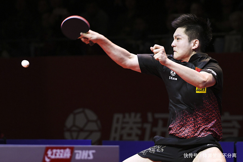 重心|打乒乓球先伸手后动脚的问题如何改正?看国乒训练学习步法应用