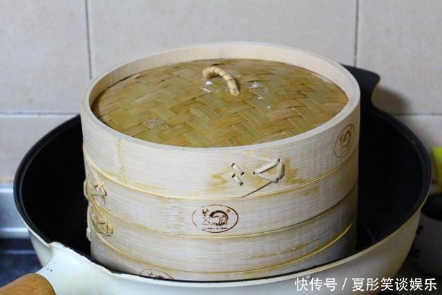  搅拌|粉条别再炖着吃了，用它做包子，蓬松暄软皮薄馅足，蒸两笼不够吃