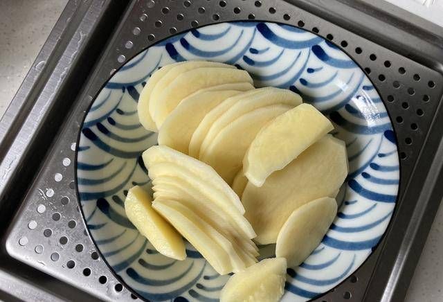 每周|自从学会了土豆的新吃法,每周十斤不够吃,做法简单,内软外脆