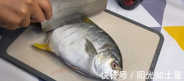 鲳鱼不会烧20年厨师教你做，鲜甜味美，简单还易学！