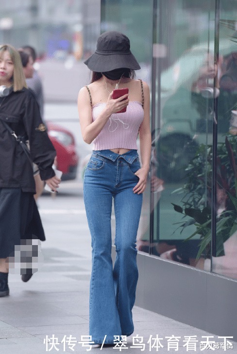 喇叭裤“复出”“上紧下松”的设计太完美了!