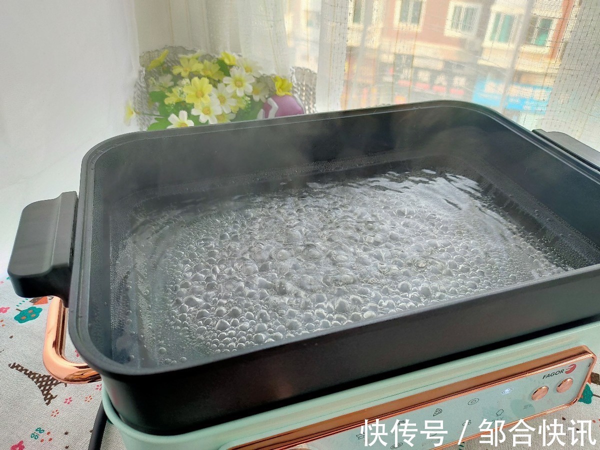 植物油|鸭肉不要再用水煮了，倒入一碗酱油，越焖越香，一盘不够吃