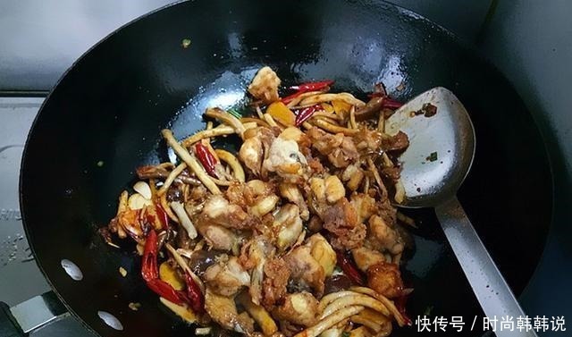 医生不会告诉你,这蔬菜是强碱性食物,补血防脱发,年纪大要多吃