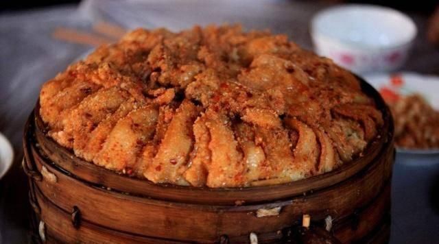 40年大厨教我做粉蒸肉时，多加一点它，粉蒸肉肥而不腻更好吃