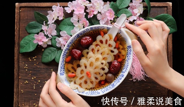 秋天要多吃莲藕,教你简单做法,不炖不凉拌,面如桃花好入秋