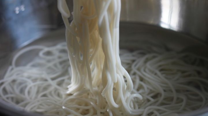 面条不要直接用水煮,学会5要2不要,爽滑筋道不起坨,很多人不懂