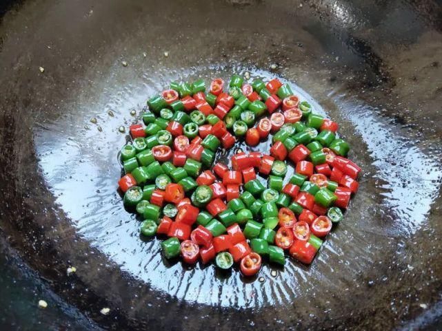 不会炒猪肝的，一定要像这样炒鲜香滑嫩，非常好吃，超级下饭哦