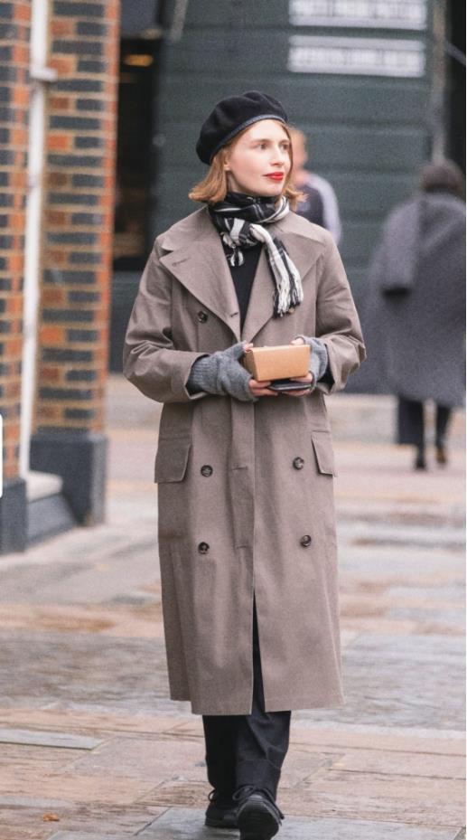 巴黎街头少女的冬季穿搭保暖又时髦!简约的款式搭配,精致又好看