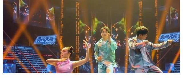 舞蹈|《这！就是街舞4》各大神精彩演绎大比拼，队长挥泪送别