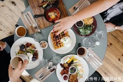  低级|80后拿来当饭吃的零食，泡面太低级了，这4种最喜欢哪个