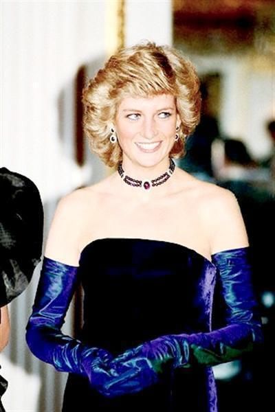 英王室的精美珠宝，戴妃和卡米拉的紫水晶项链，谁更胜一筹呢