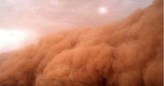 探测器 好奇号又在火星上拍照,这次拍的是地球,连月球都被它拍进去了