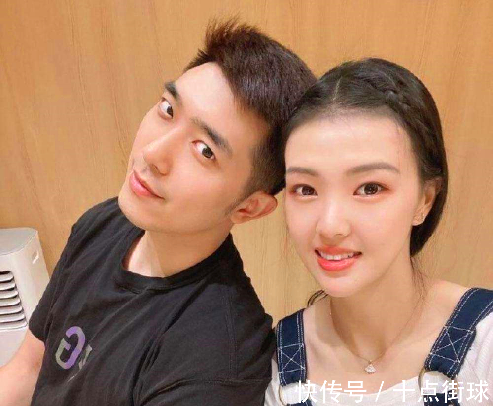 北京奥神队|张常宁全家13口热闹过年,富二代老公很帅!两人结婚三年没办婚礼