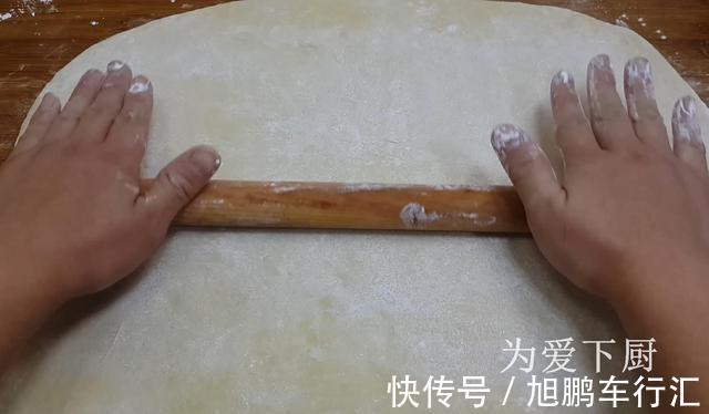 保鲜膜|面粉别炸油条了,锅里炒一炒,个个焦脆又香甜,一口一个真过瘾