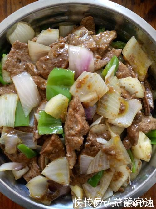 洋葱和它一起炒，称为天然“血管清洁剂”，血管不堵了，身体强壮