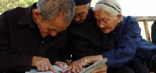 长寿老人|100岁长寿老人的健康秘诀,从来不碰一件事,长寿并不难