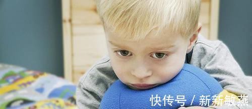 暴躁|孩子如果有这两种行为,说明他很自卑,家长别不当回事!