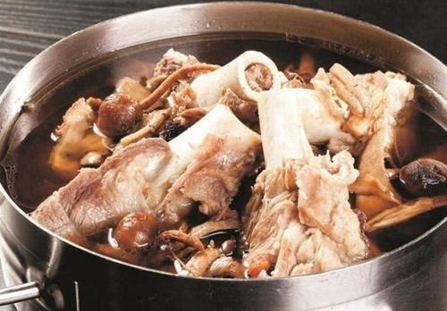 罪魁祸首|7岁女童瘦得皮包骨,停止发育,医生:3种带娃方式是罪魁祸首