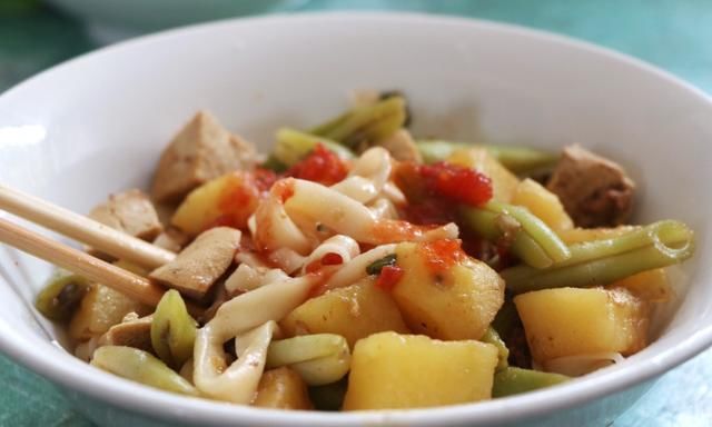  美食|在老姐家做客，只炖了一锅菜，全家老小7口人吃饱喝足，太满足了