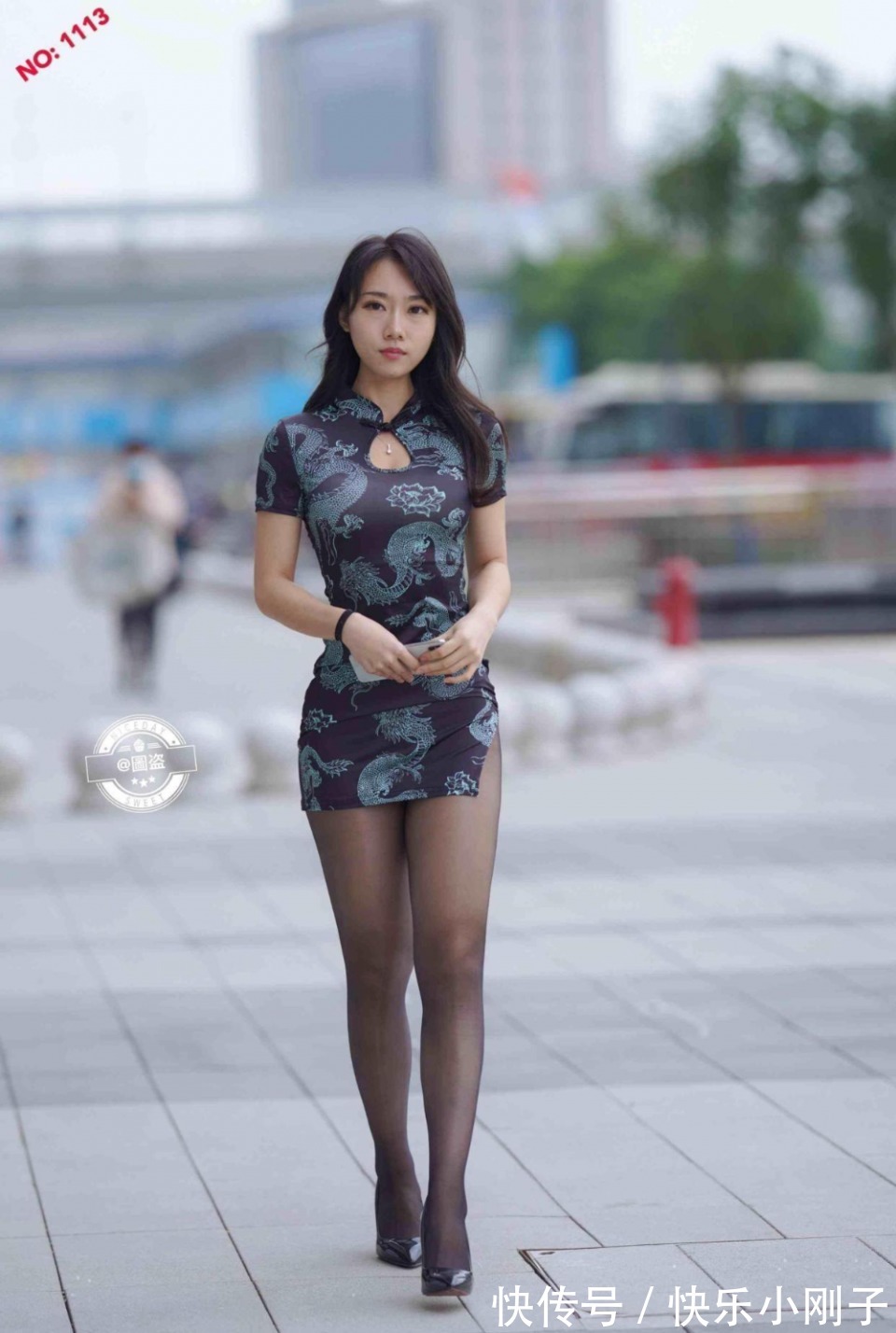 搭配|立体精美的连衣裙装扮复古感十足,款式多样又时尚,彰显魅力