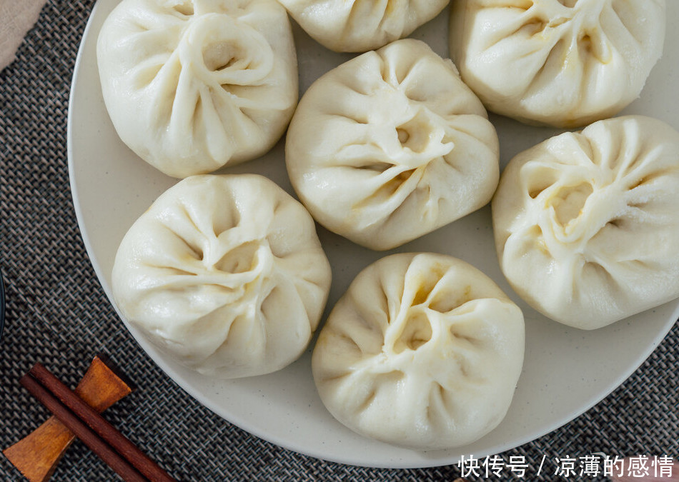 翠绿|做韭菜馅包子,如何保持翠绿不变色调馅时记得多做一步