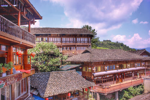 同居|广西深山梯田，风景秀丽登山难，七十岁老奶奶帮游客搬行李赚40元