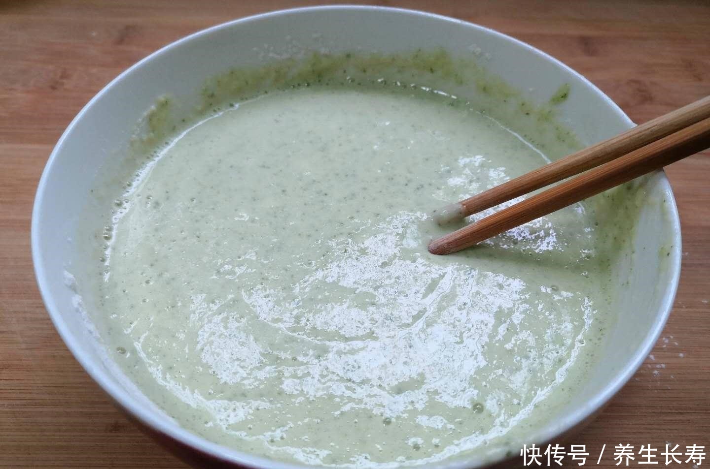 做法|秋天,我常用这菜做早餐饼,5分钟出锅,鲜香软嫩,儿子最爱吃!