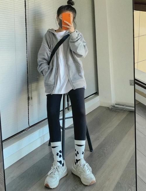 用堆堆袜来搭配洛丽塔,瞬间变身二次元少女,动感可爱