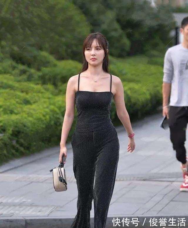 穿搭|时髦个性的瑜伽裤显得优雅大气,分外展示时髦气质,减龄美丽