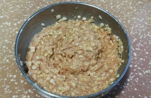 鲜香多汁小笼包，鲜美无比，吃起来满口流香