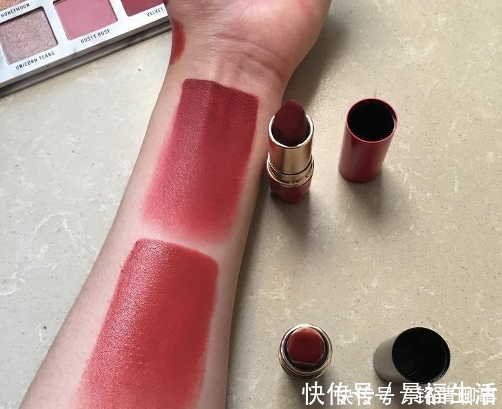 试色 有种炫富叫口红试色,手背、手臂都不算啥,直接换肤才叫厉害