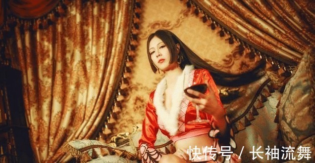 娜美|海贼王海贼王真人版你见过没女帝最霸气,娜美身材比真人强!