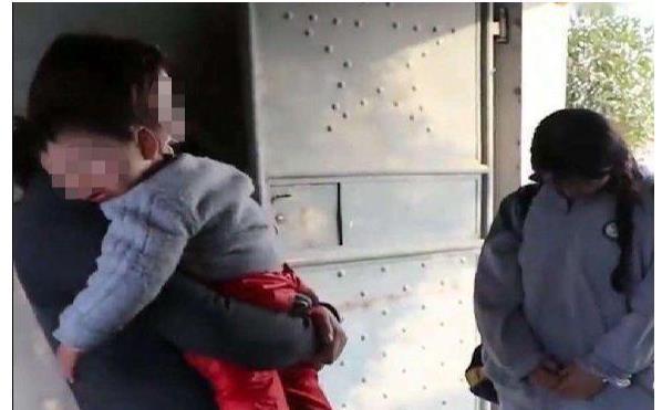 母亲|生2胎后,老大和谁睡,母亲的坚持被全家质疑,三年后被称赞精明