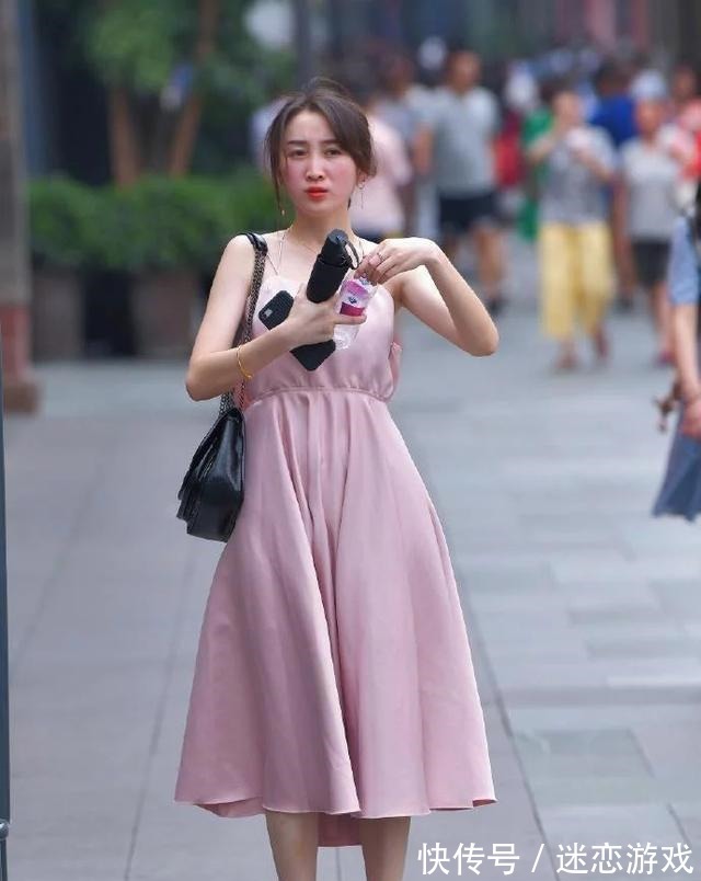 街拍 微风吹来,一种“凌乱”的美,更加迷人!