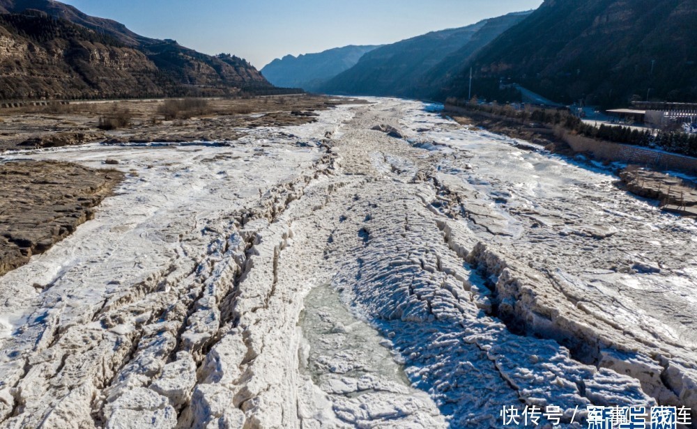 黄河壶口瀑布现“十里冰河”奇观