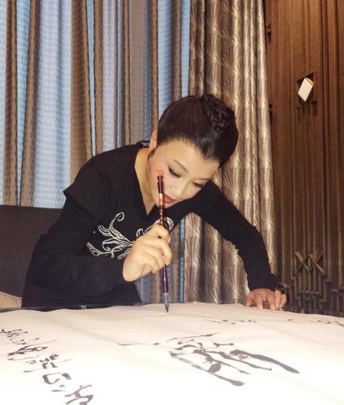 继承#刘晓庆的书法被网友怒赞,重视国粹继承,书法、中医都需要努力