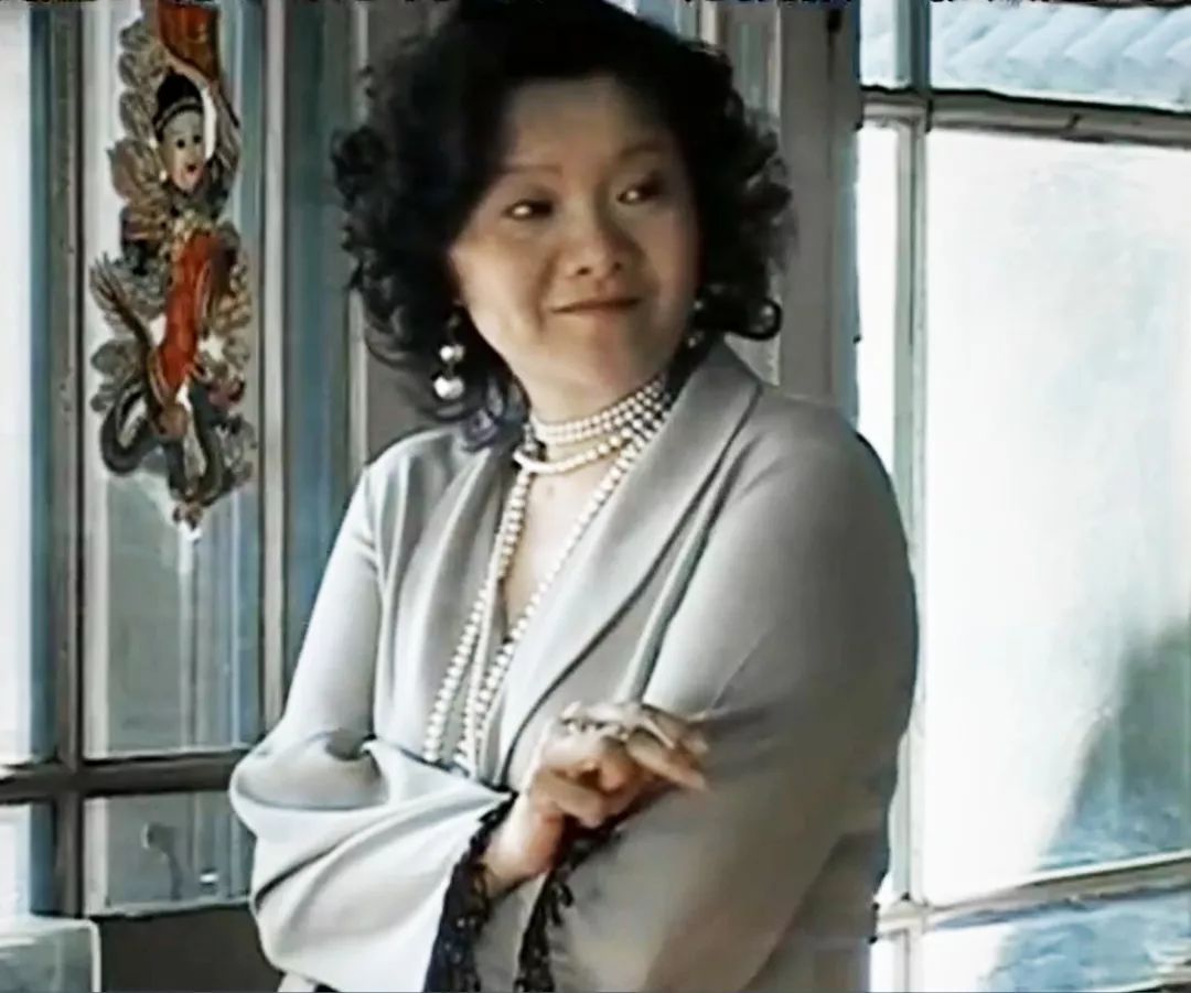 “名門痞女”洪晃一輩子不嫁都沒(méi)事,只要不耽誤生活