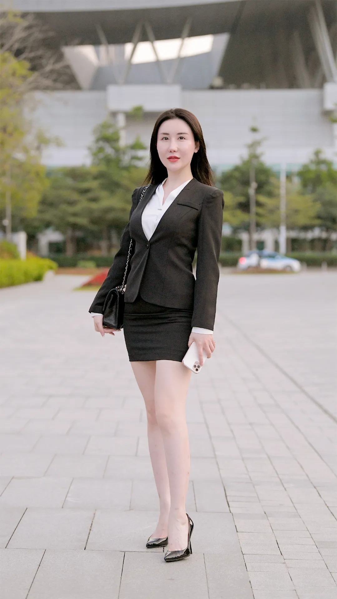 姐们|街拍:姐们穿上工装制服,举手投足尽显女性的魅力,充满了女人味