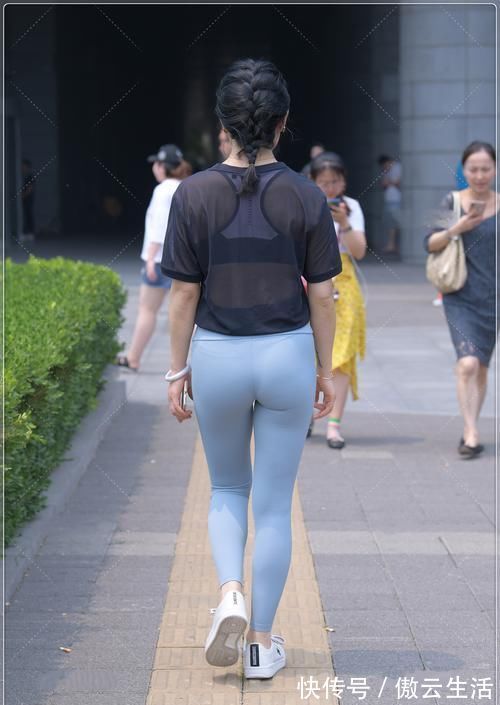 上衣|黑色透明清爽上衣,搭配运动套装,显白显年轻