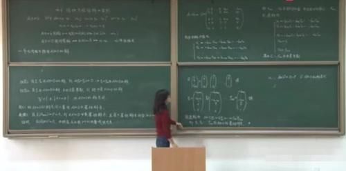 字迹|大学美女老师的“板书”火了，字迹工整堪比“印刷体”，让人羡慕